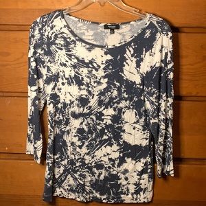 Premise Studio like new 3/4 sleeve tee with navy and white splash pattern. MED